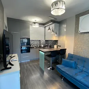  Apartman Noir Silvery